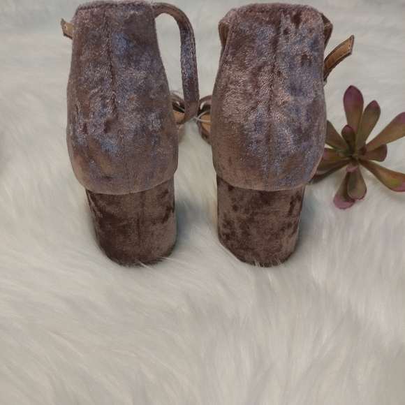 🥳Host Pick 🥳 NWOT Express Pink Velvet Chunky Heel - Picture 3 of 8